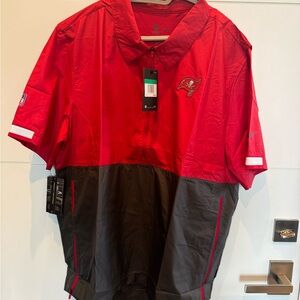 NWT NEVER WORN BUCCANEERS TEAM SHIRT XL